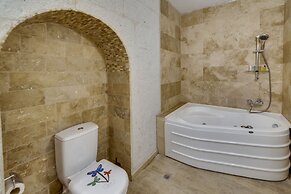 El Puente Cave Hotel