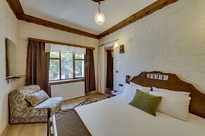 El Puente Cave Hotel