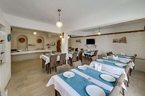 El Puente Cave Hotel