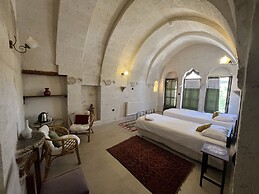 El Puente Cave Hotel