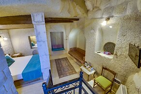 El Puente Cave Hotel