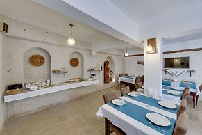 El Puente Cave Hotel