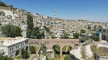 El Puente Cave Hotel