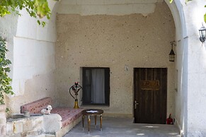 El Puente Cave Hotel