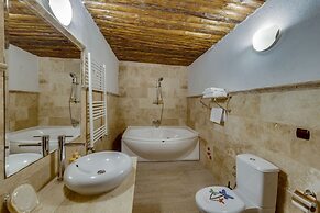 El Puente Cave Hotel