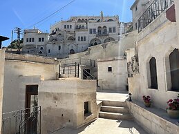 El Puente Cave Hotel