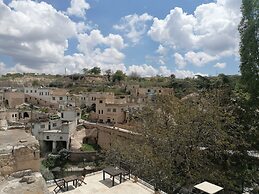 El Puente Cave Hotel