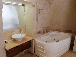 El Puente Cave Hotel