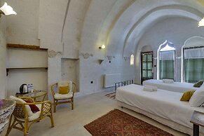 El Puente Cave Hotel