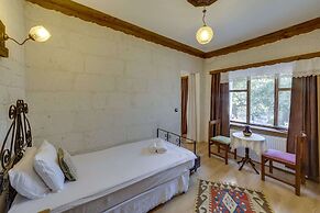 El Puente Cave Hotel