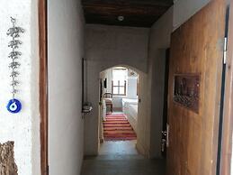 El Puente Cave Hotel