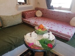 El Puente Cave Hotel