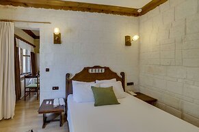 El Puente Cave Hotel