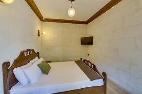 El Puente Cave Hotel