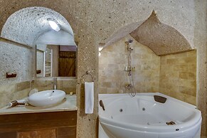 El Puente Cave Hotel