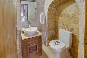 El Puente Cave Hotel