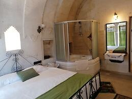 El Puente Cave Hotel