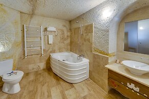 El Puente Cave Hotel