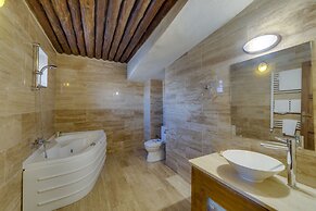 El Puente Cave Hotel