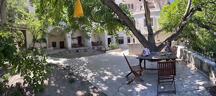 El Puente Cave Hotel