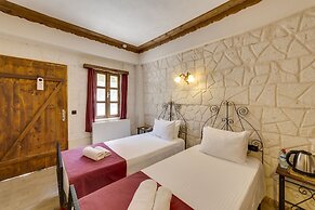 El Puente Cave Hotel