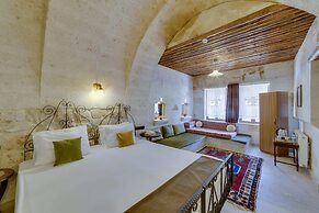 El Puente Cave Hotel