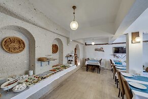 El Puente Cave Hotel