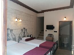 El Puente Cave Hotel