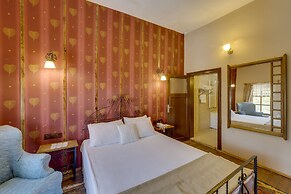 El Puente Cave Hotel