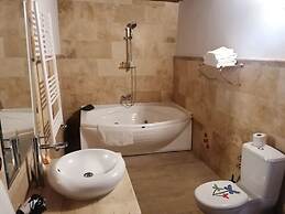 El Puente Cave Hotel