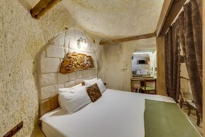 El Puente Cave Hotel