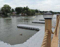 Wasaga Riverdocks Hotel Suites