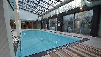 Toronto Escape - The Ruby Pink Suite