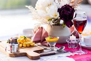 Luxotic Private Villa and Resort