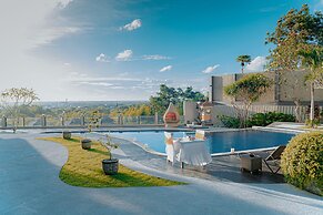 Luxotic Private Villa and Resort