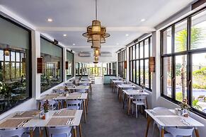 Luxotic Private Villa and Resort