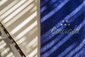 Emerald Villas & Suites