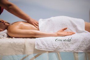 Emerald Villas & Suites