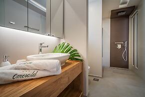 Emerald Villas & Suites