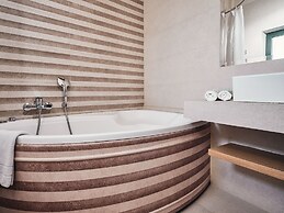 Emerald Villas & Suites