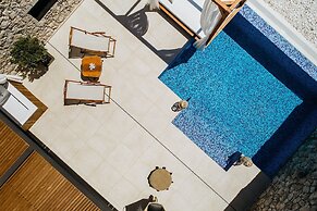 Emerald Villas & Suites