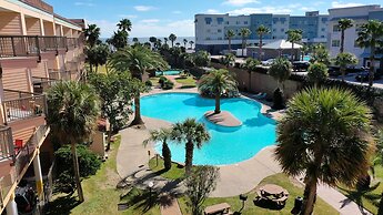 Maravilla Seawall Condos by AB Sea