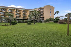 Maravilla Seawall Condos by AB Sea