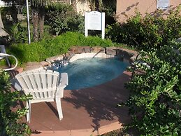 Maravilla Seawall Condos by AB Sea