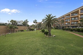 Maravilla Seawall Condos by AB Sea