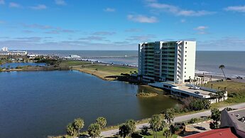 Maravilla Seawall Condos by AB Sea