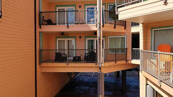 Maravilla Seawall Condos by AB Sea