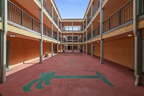 Maravilla Seawall Condos by AB Sea