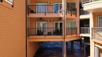 Maravilla Seawall Condos by AB Sea