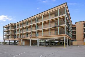 Maravilla Seawall Condos by AB Sea